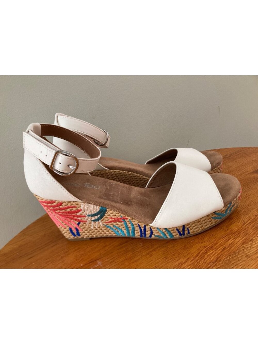 Me Too White Espadrille Wedge Sandals Floral Embroidered Ankle Strap Size 7.5